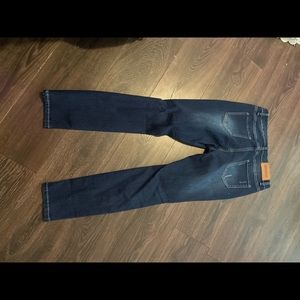 Super cute ripped jeans. Stretchy and never worn